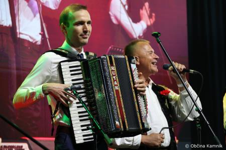 Ansambel bratov Poljanšek že 50 let navdihuje in zabava z nepozabnimi melodijami (4)